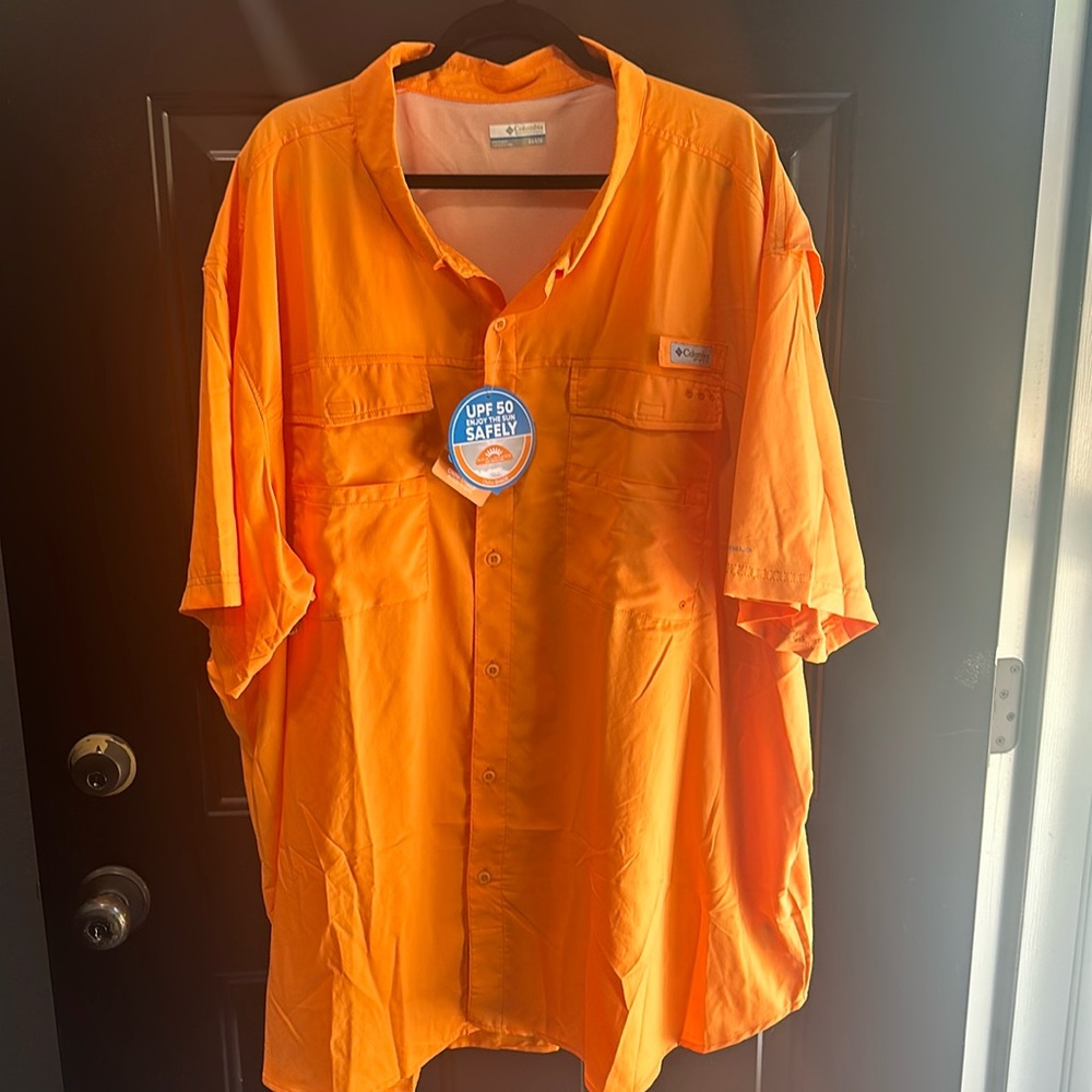 Brand new with tags, men’s Big and Tall, Columbia Blood and Guts line. UPF 50